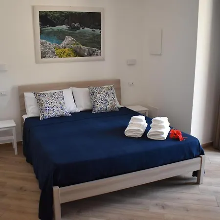 B&B Lastracu 카스텔라마레델골포